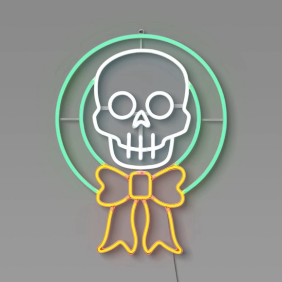 NIB. HYDE & EEK! Skull Wreath Neon Wall Light - Picture 1 of 7
